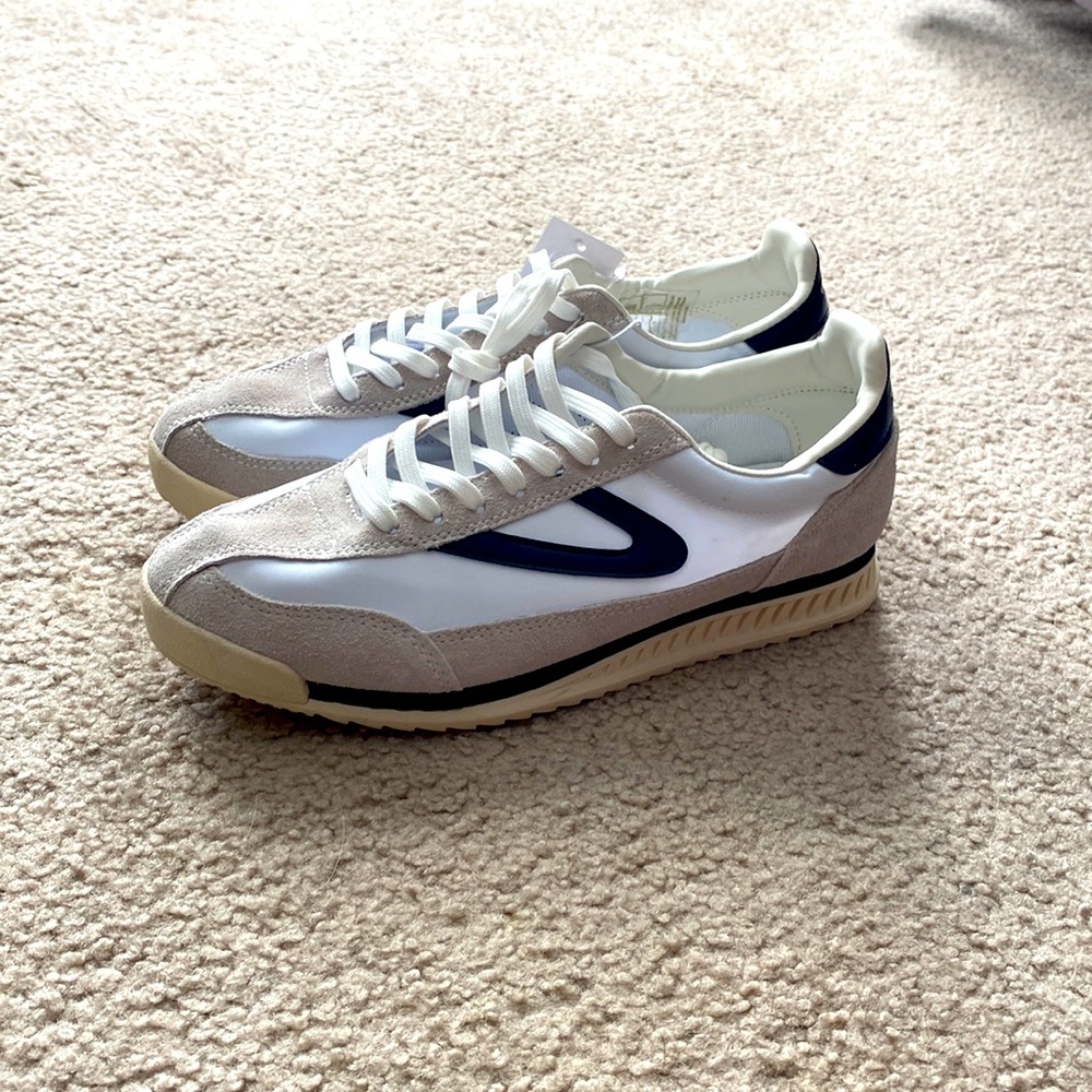 Women’s size 7 tretorn Rawling navy/white sneakers